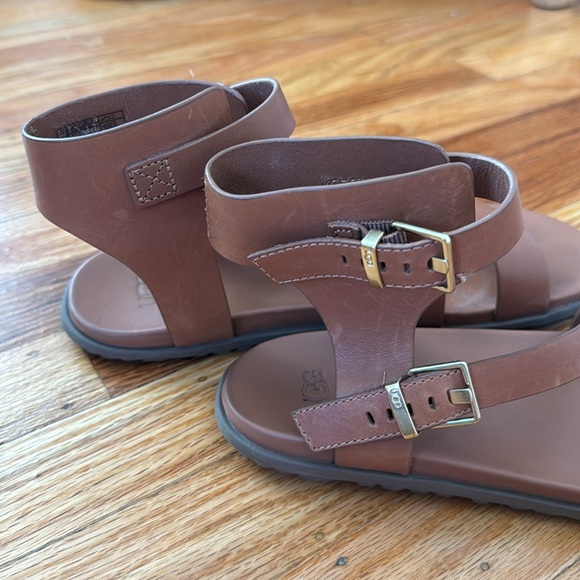 Ugg Solivan Strap Sandal - Picture 4 of 11